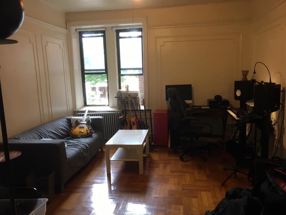 ヒロのリビングルーム。２０１９年、ブルックリン、ベンソンハーストに住んでました。