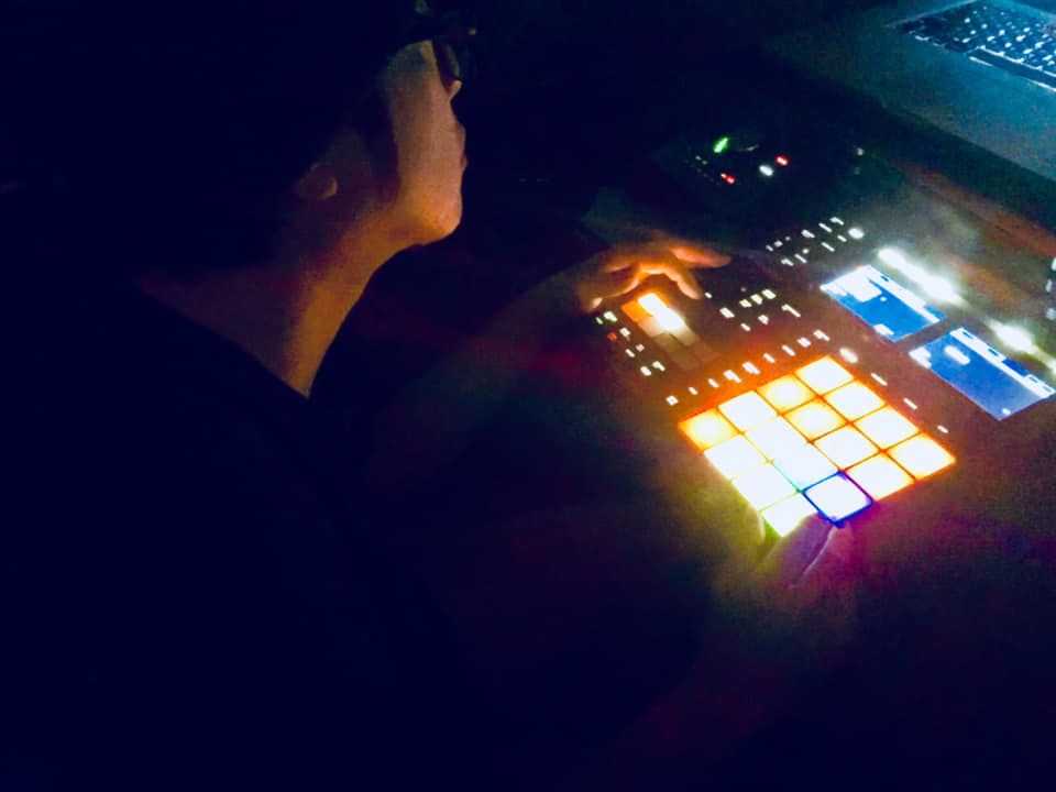 ヒロの自分のアルバム制作。ブルックリンの自宅にて。