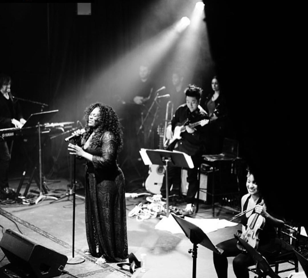 ブロードウェイシングスで弾くヒロ